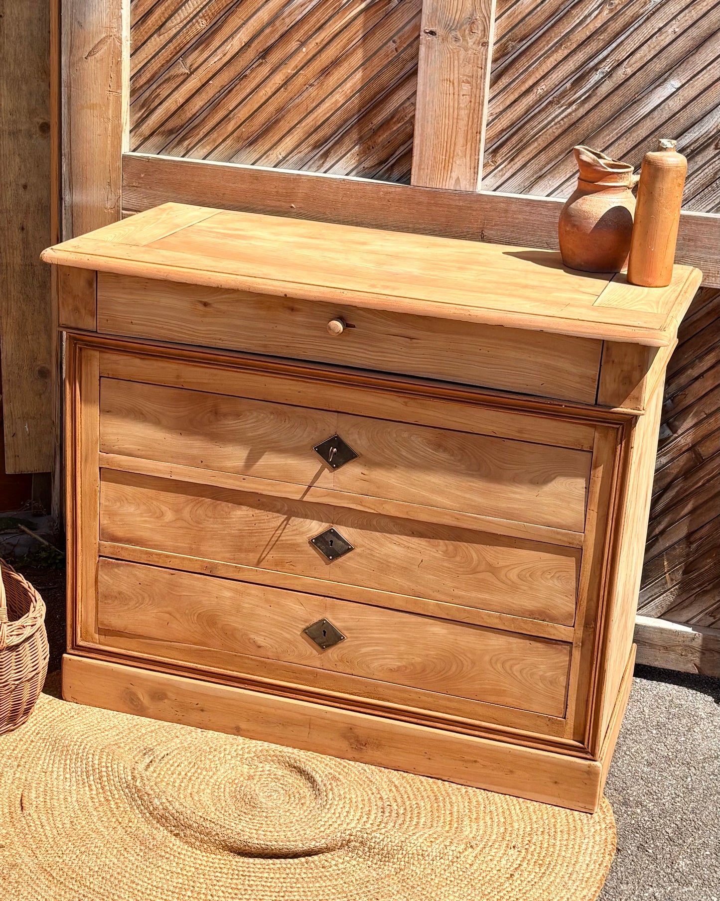 Commode ancienne en bois massif brut 4 tiroirs