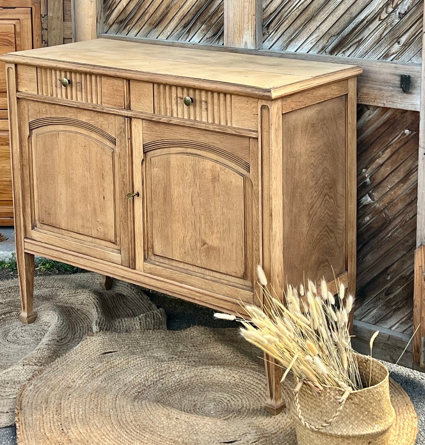 Buffet ancien en chêne brut 2 tiroirs