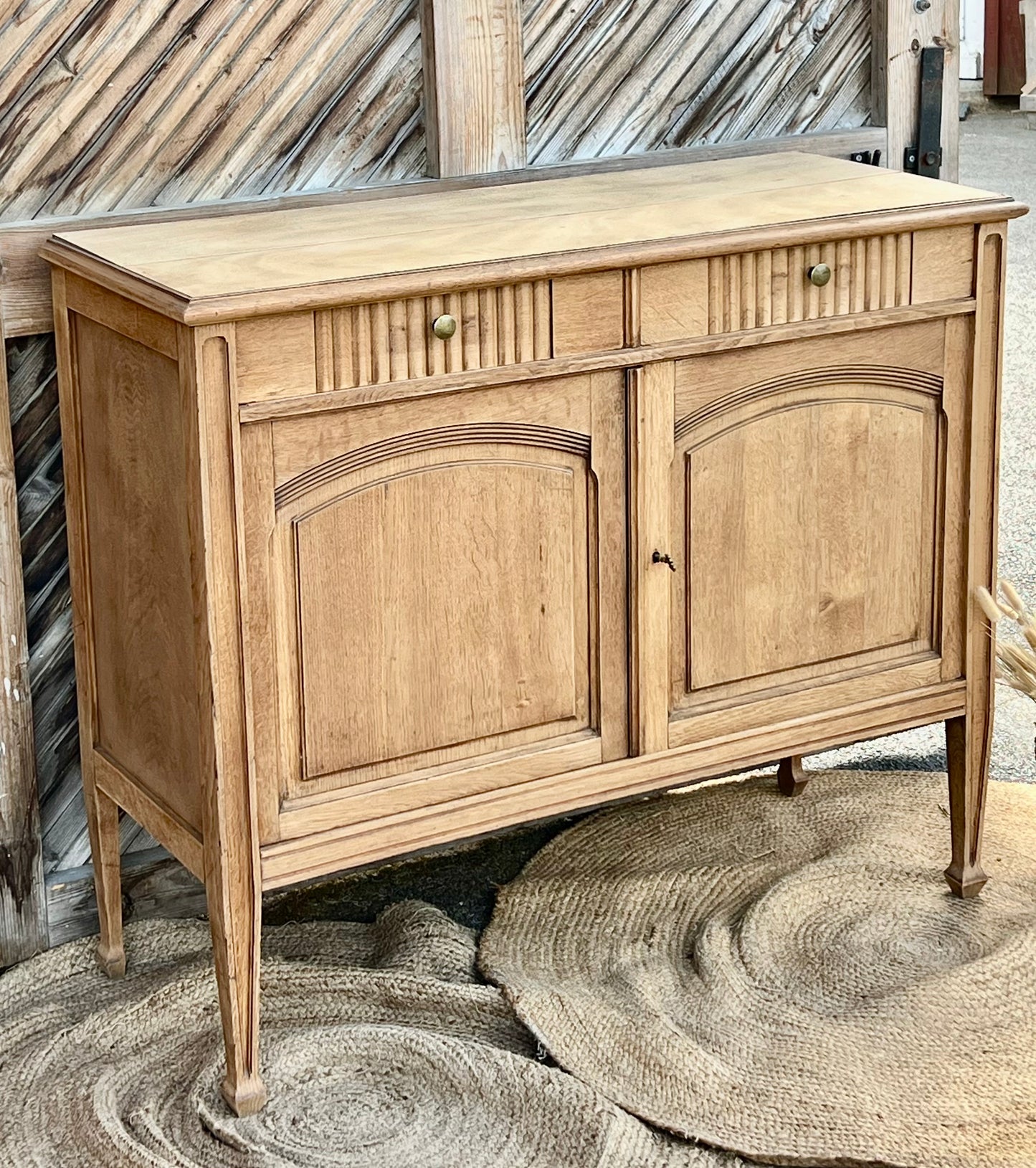 Buffet ancien en chêne brut 2 tiroirs