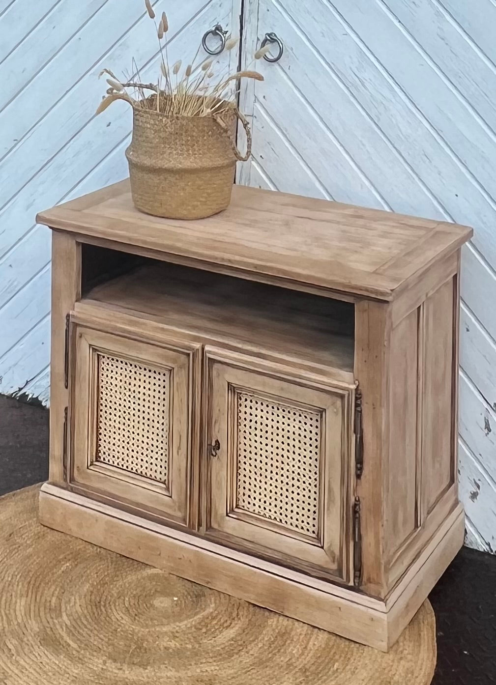 Meuble télé tv ancien en chêne massif brut et cannage