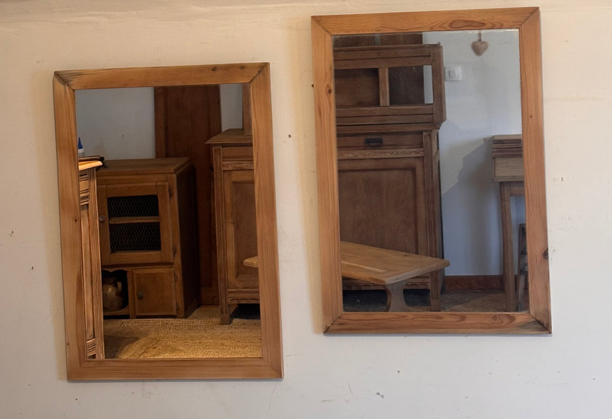 Paire de miroirs vintage anciens en bois massif brut
