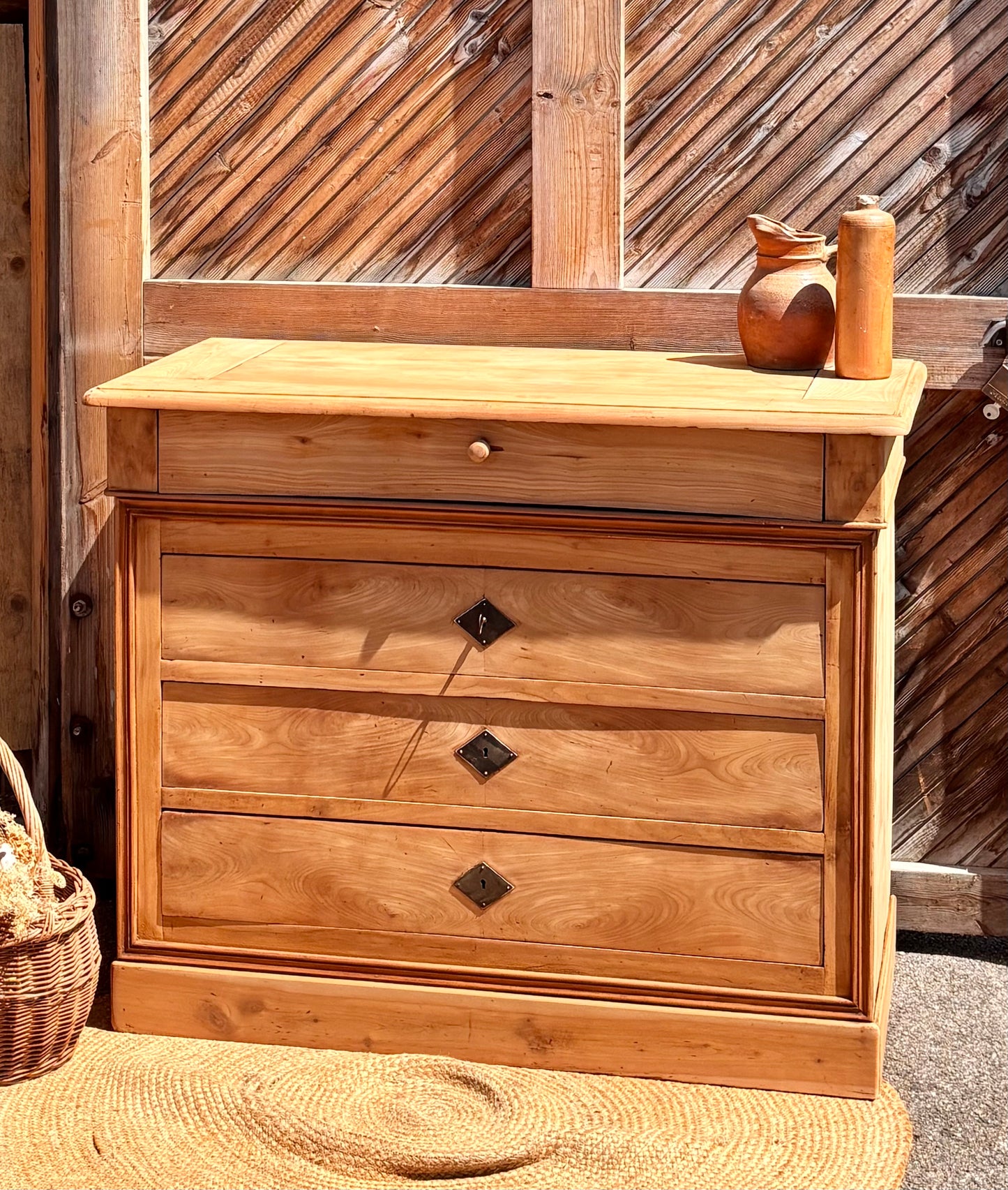Commode ancienne en bois massif brut 4 tiroirs