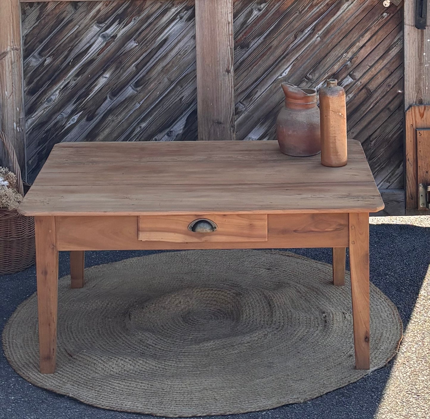 Table basse de ferme ancienne 1 tiroir en bois massif brut