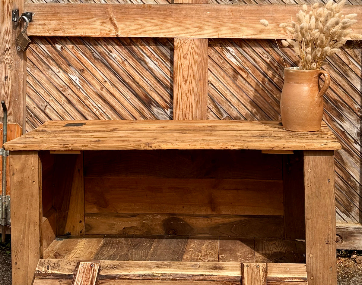 Coffre ancien en bois massif brut