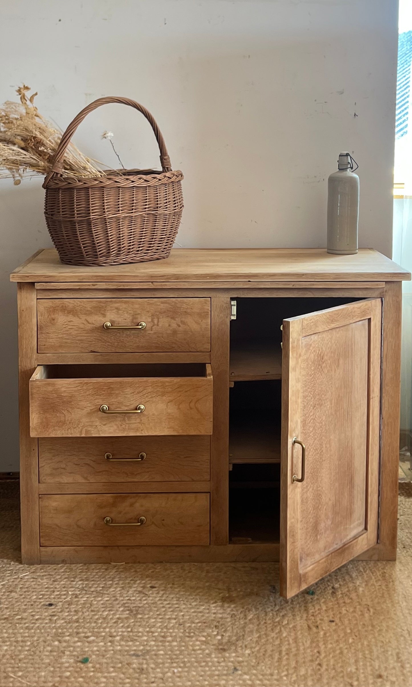 Buffet vintage ancien en chêne brut : commode , meuble tv , vaisselier , buffet …