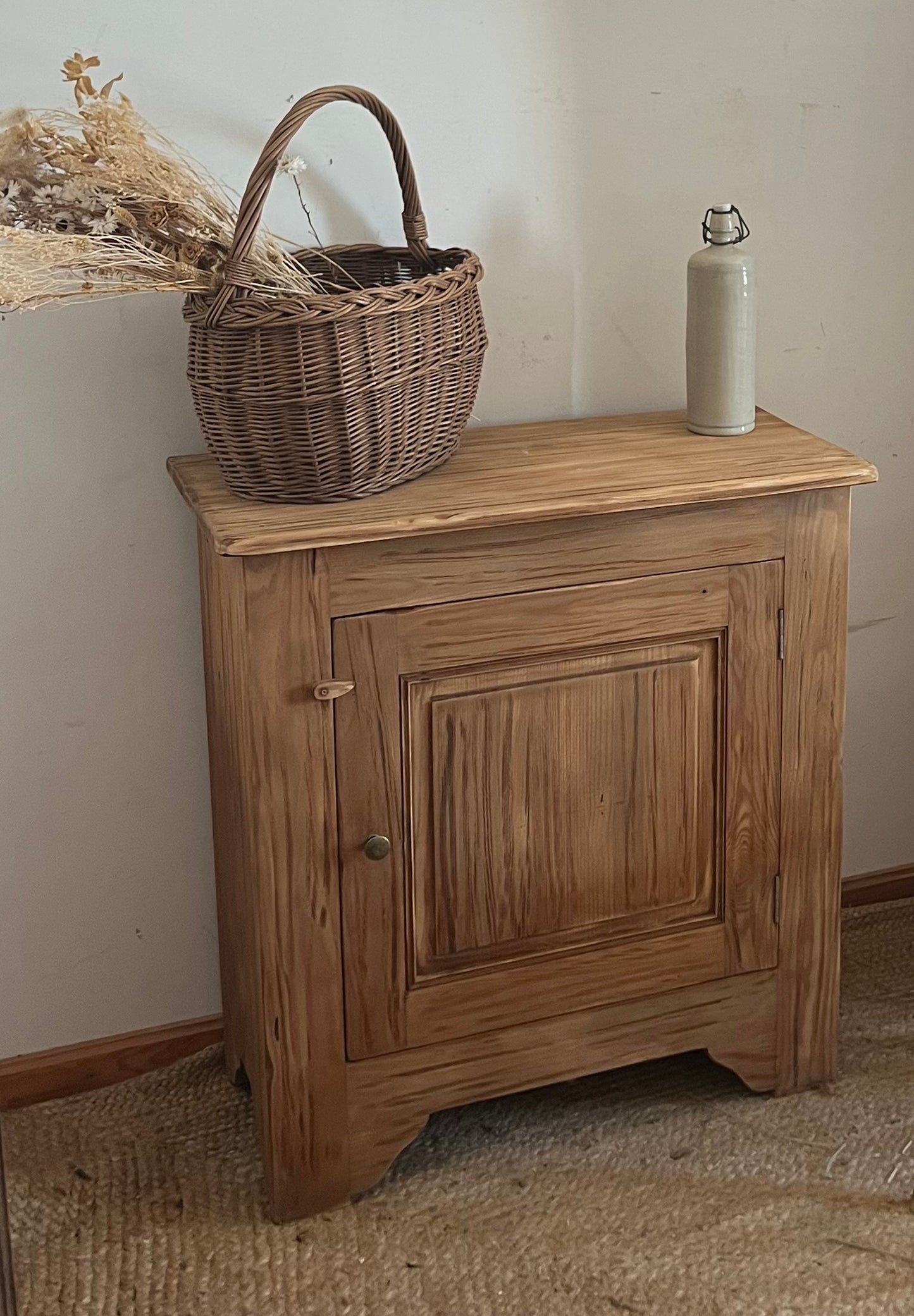 Buffet 1 porte ancien / confiturier en bois massif brut