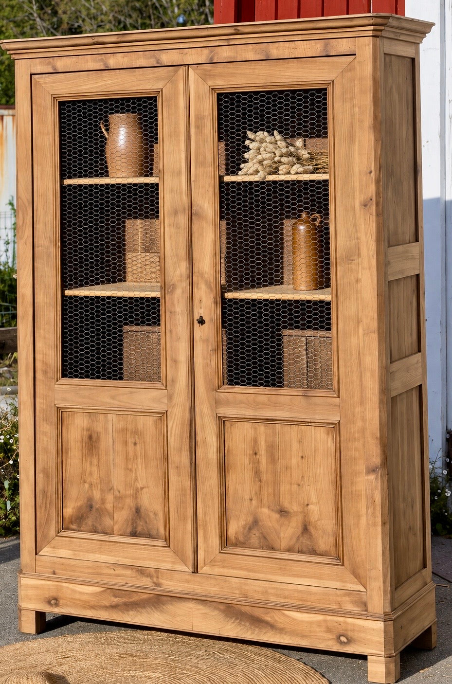 Armoire étroite ancienne : vaisselier bibliothèque en bois massif brut