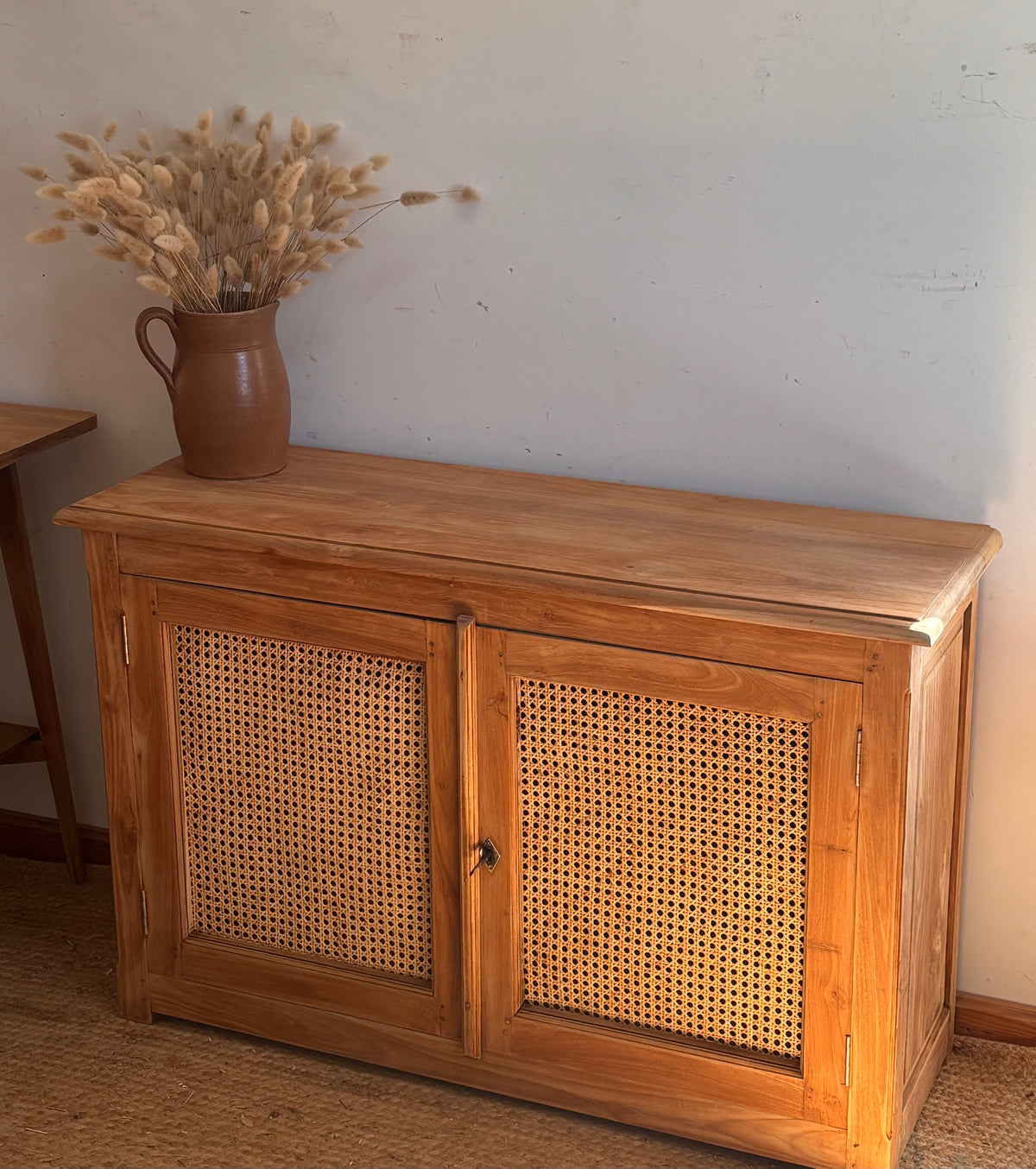 Meuble télé tv ancien en bois massif brut et cannage