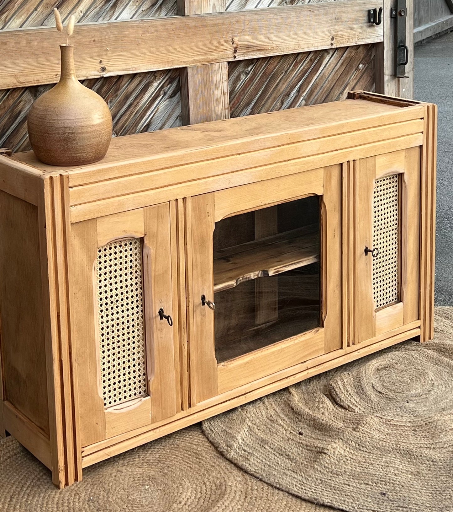 Meuble télé tv ancien en bois brut et cannage