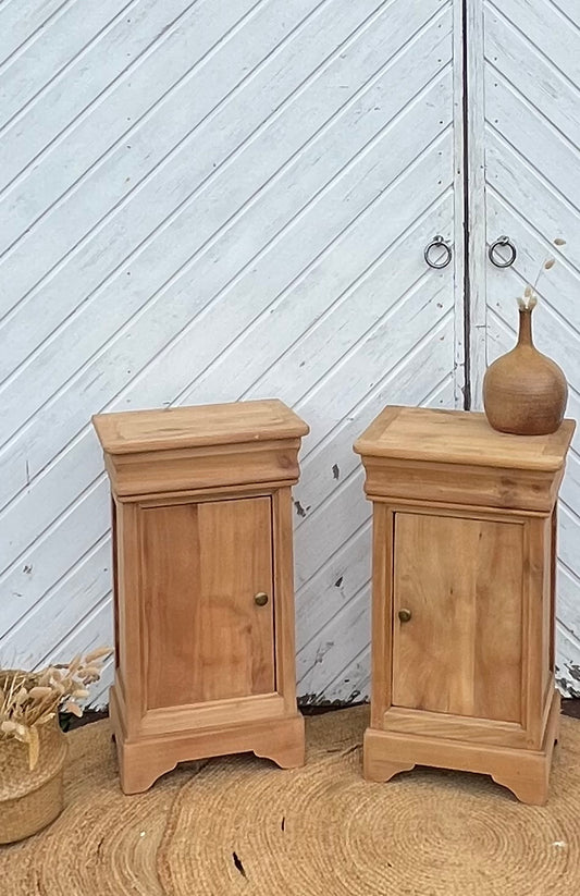Paire de chevets anciens avec tiroir en bois massis brut