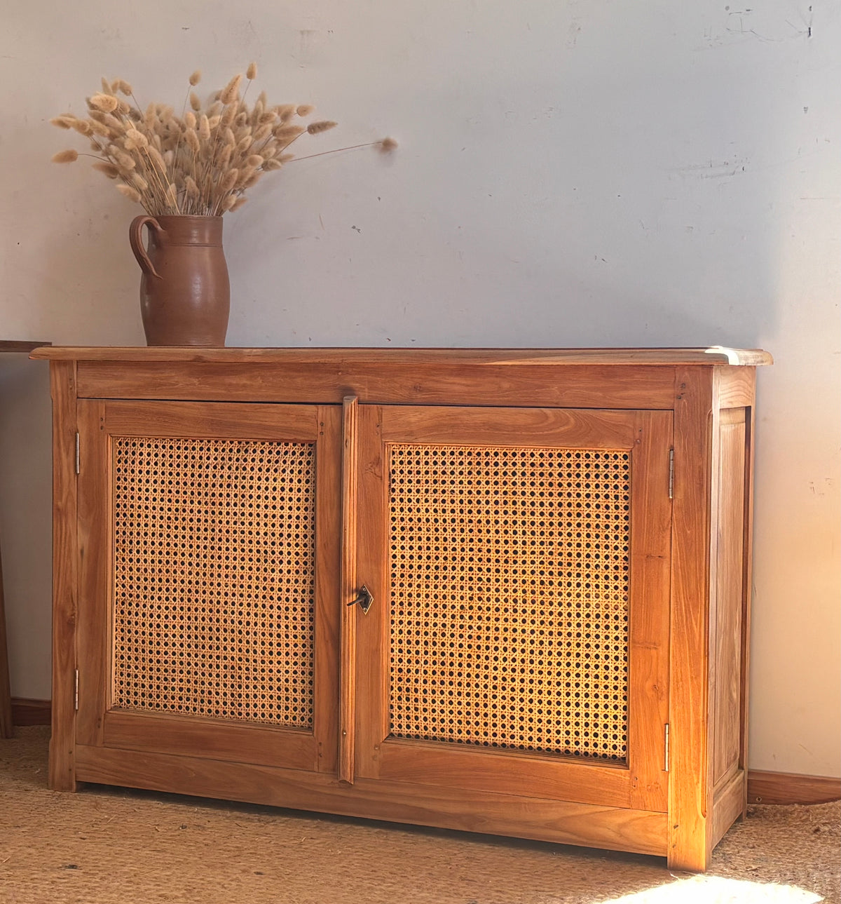 Meuble télé tv ancien en bois massif brut et cannage
