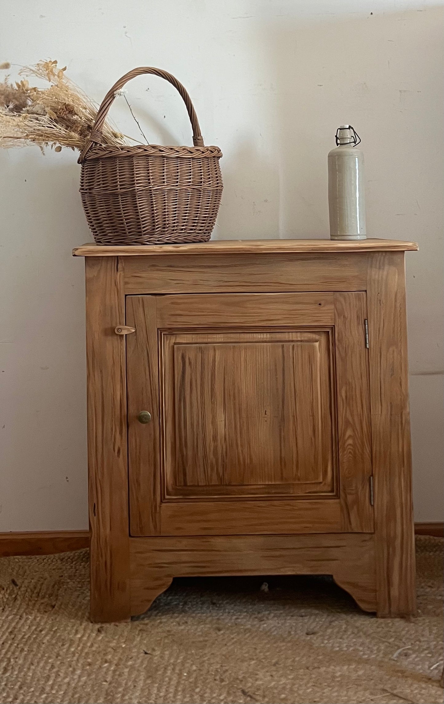 Buffet 1 porte ancien / confiturier en bois massif brut