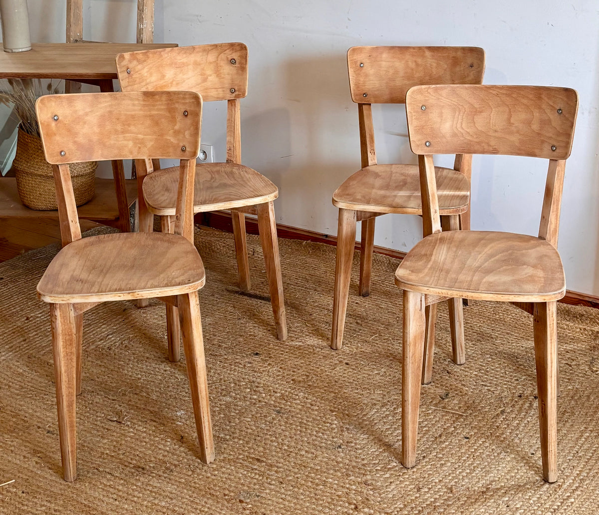 Réservé-  Lot de 4 chaises vintage ancienne en bois brut