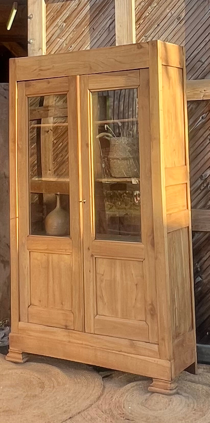 Armoire parisienne ancienne étroite :  vaisselier bibliothèque vitrée en bois massif brut