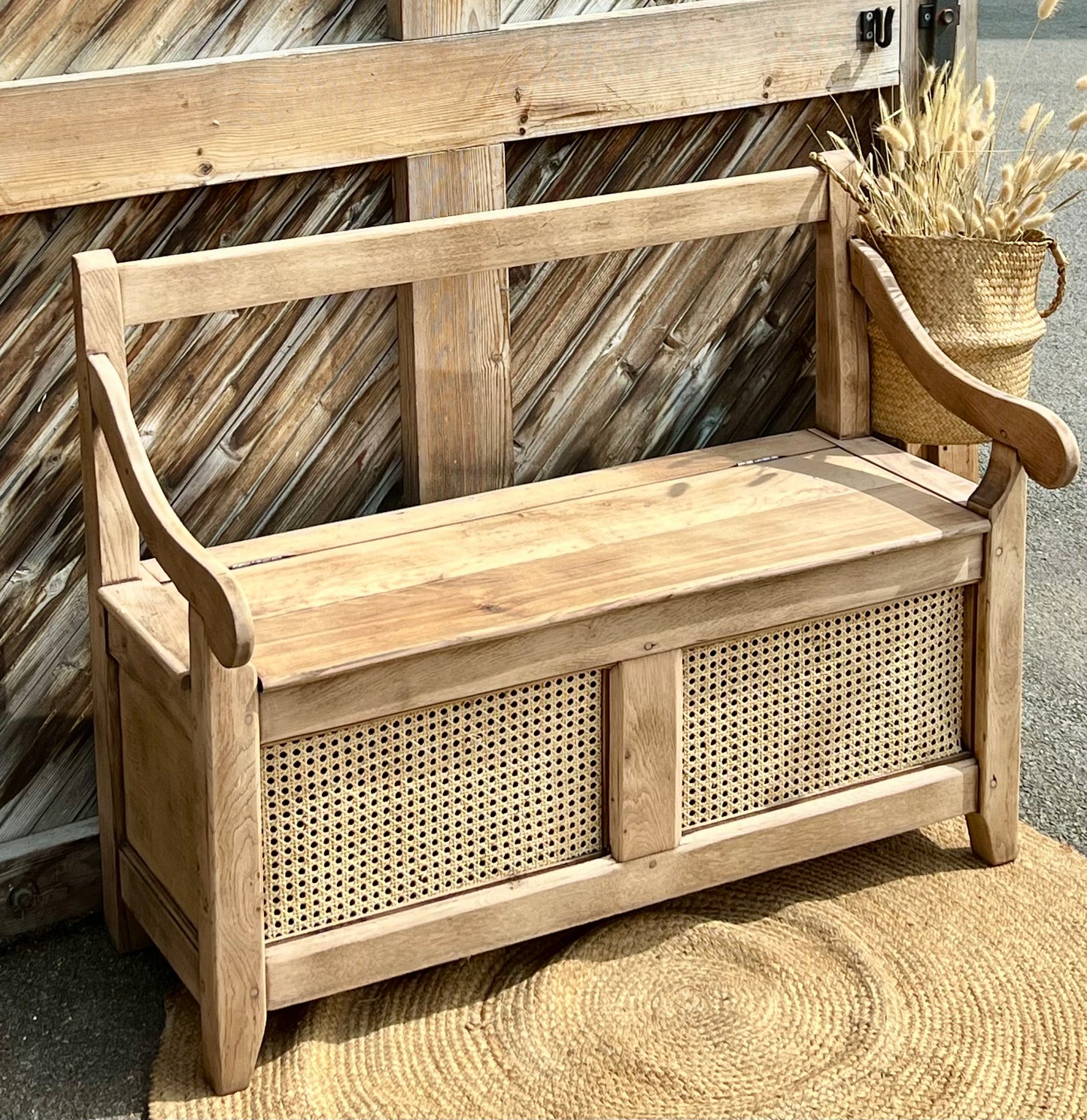 Banc coffre ancien en chêne massif brut et cannage