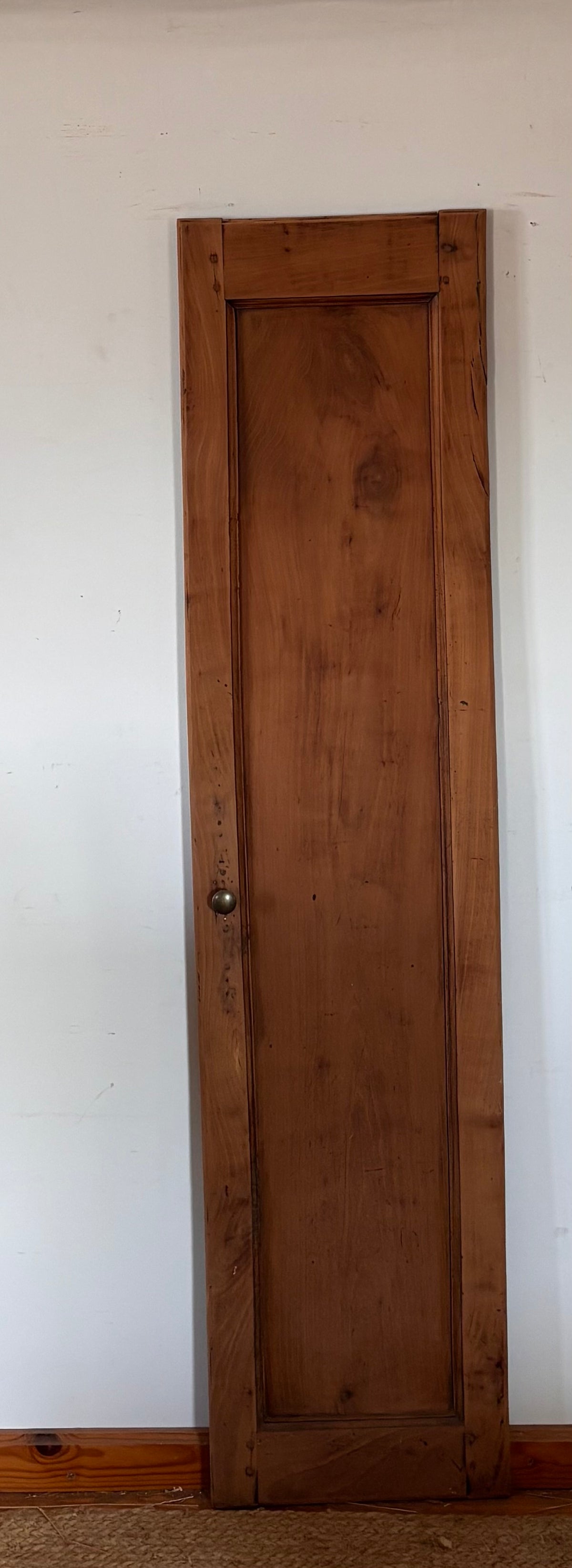 Porte ancienne en bois massif brut