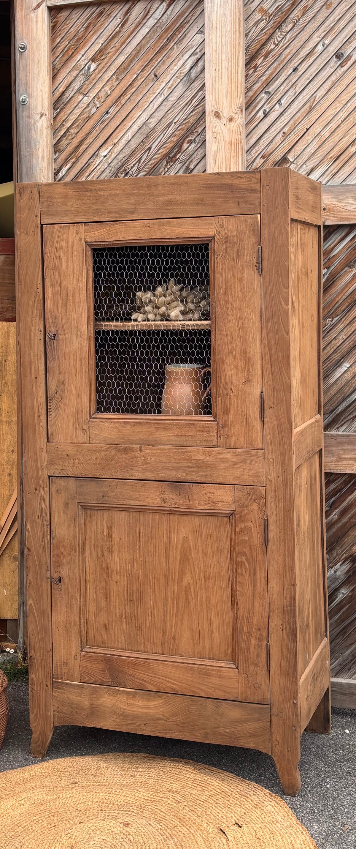 Armoire Bonnetière ancienne en chêne massif brut- vaisselier