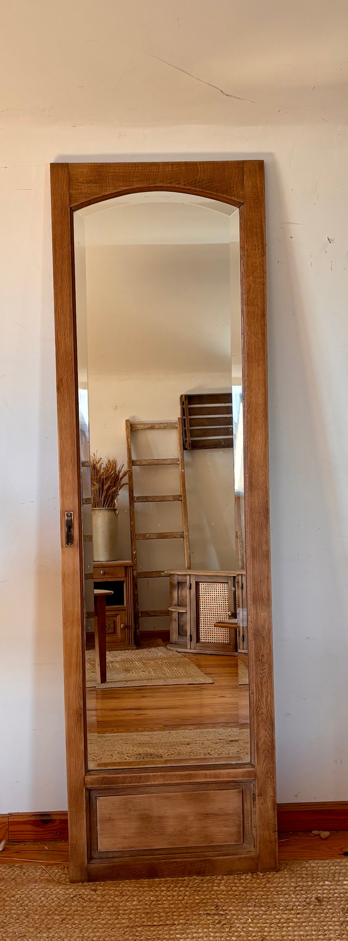 Grand miroir ancien en chêne massif brut
