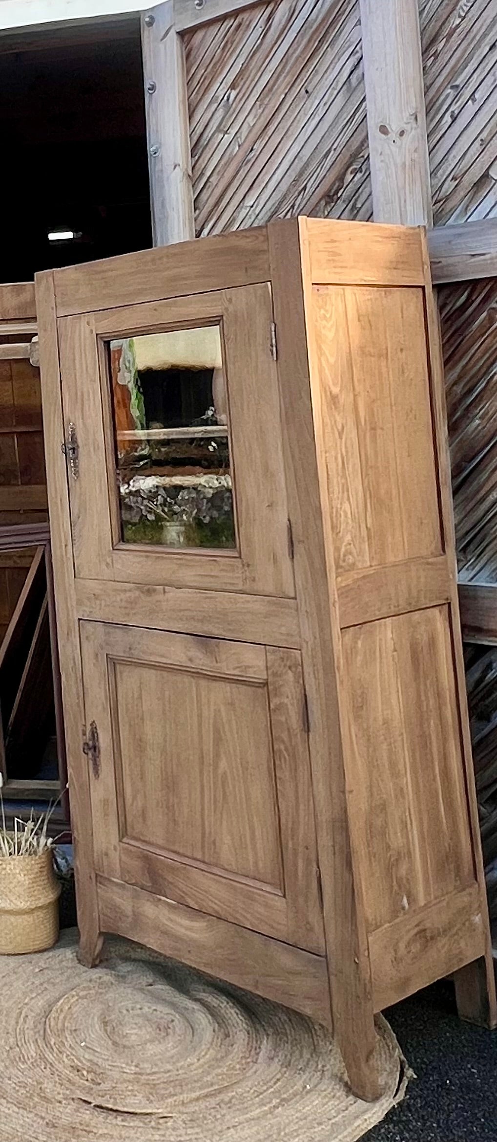 Bonnetière ancienne en chêne massif brut - armoire vaisselier