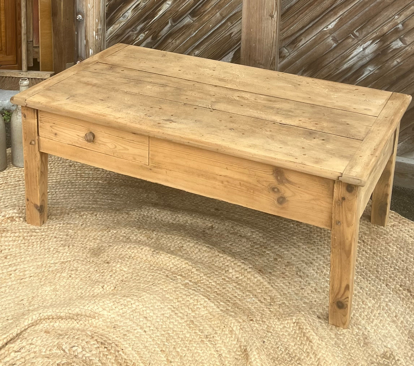 Table basse de ferme ancienne 1 tiroir en bois massif brut