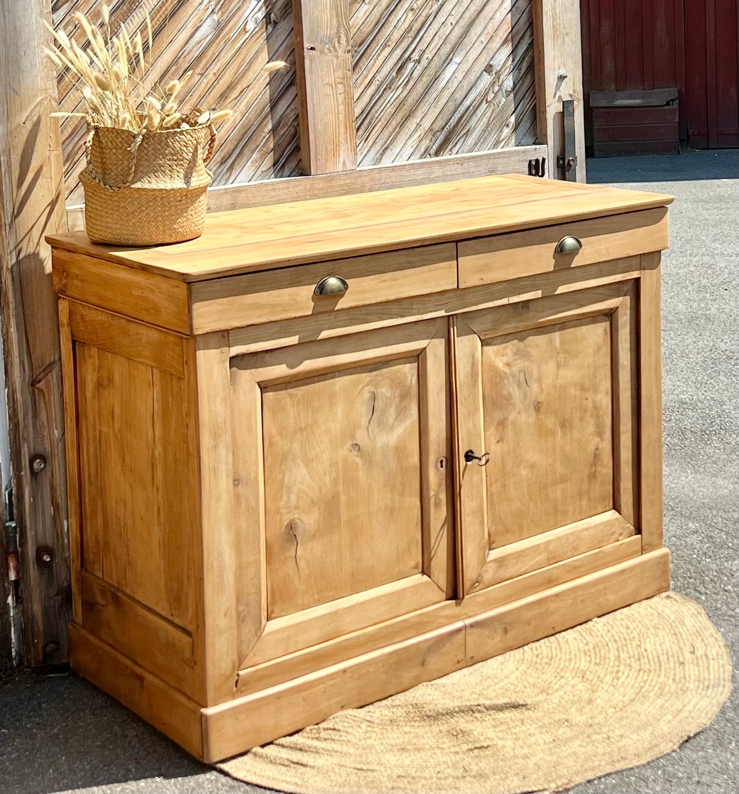 Buffet ancien en bois massif brut 2 tiroirs