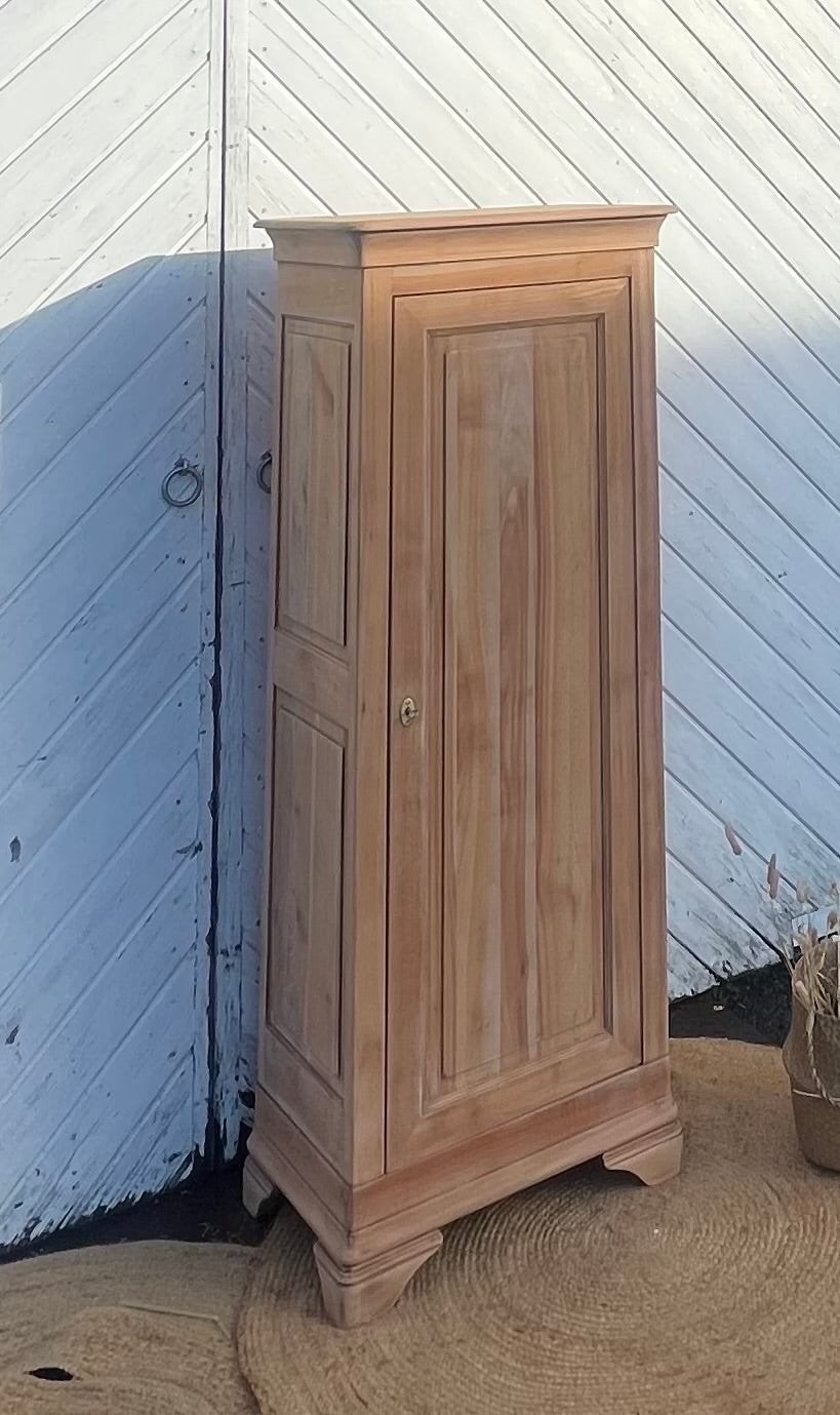 Armoire bonnetière ancienne format parisienne en bois massif brut