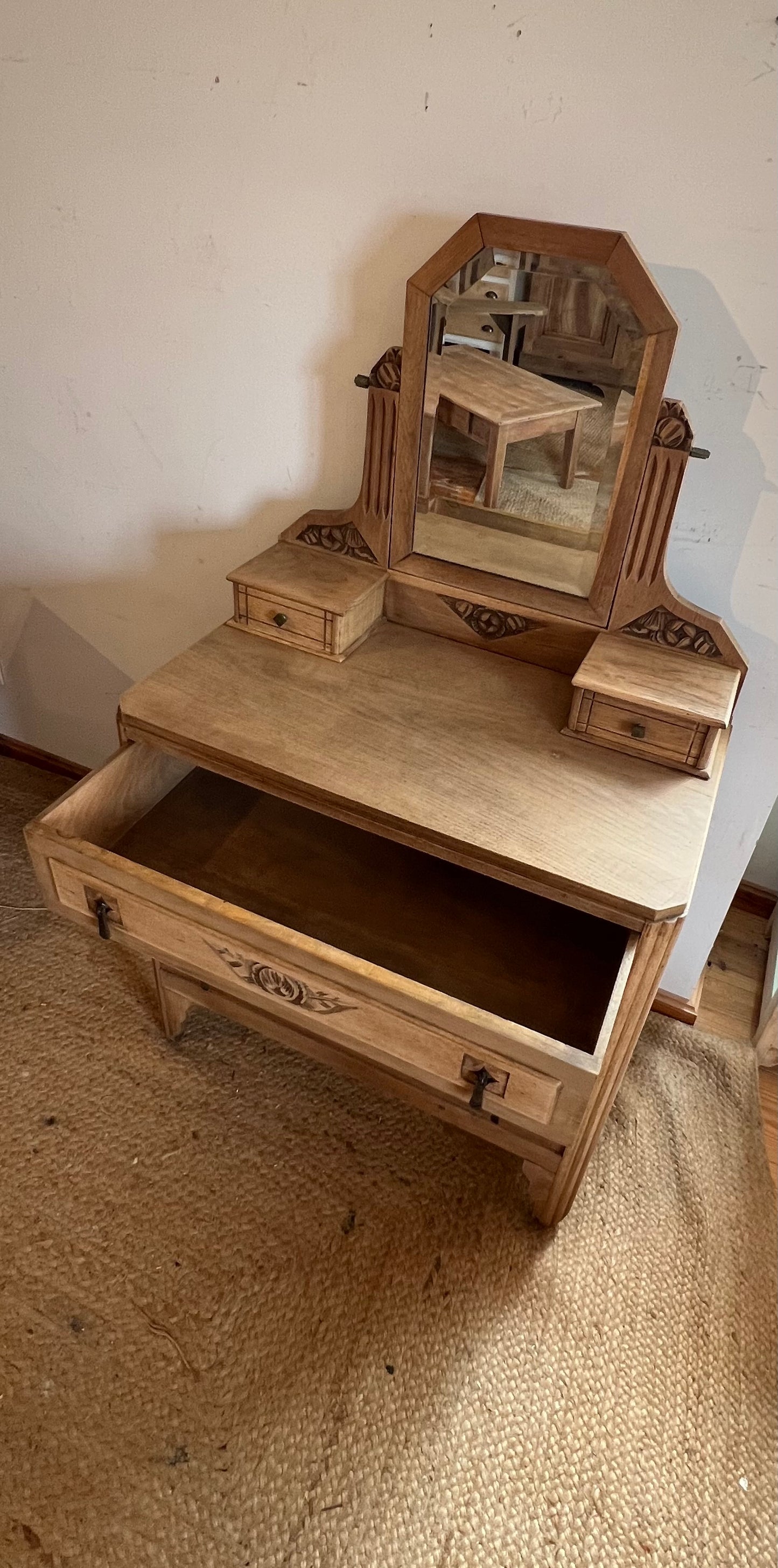 Commode coiffeuse art déco en chêne brut