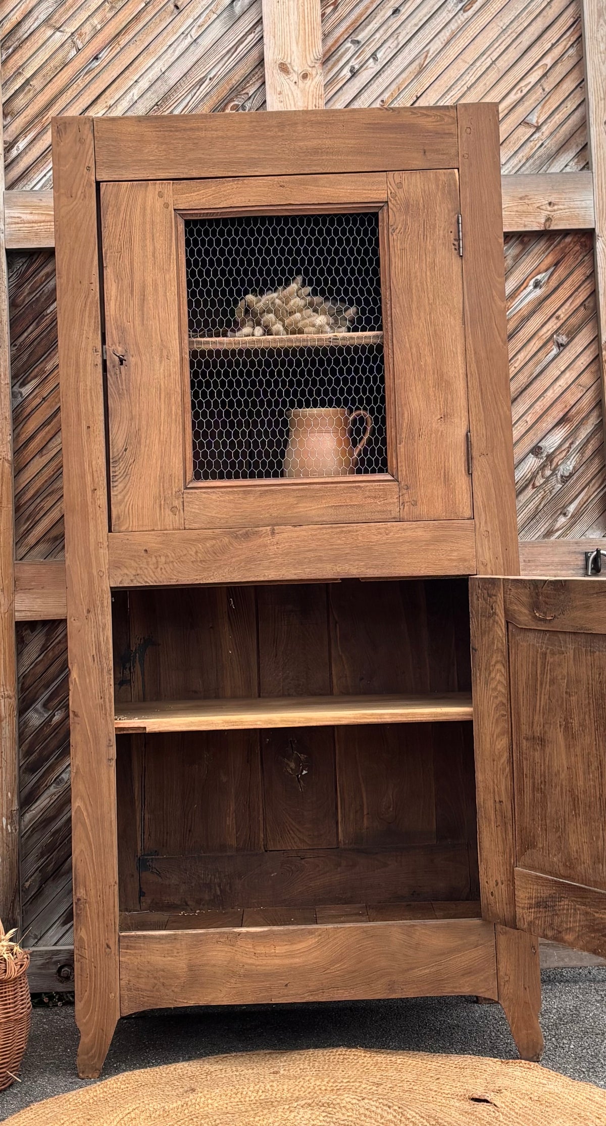 Armoire Bonnetière ancienne en chêne massif brut- vaisselier