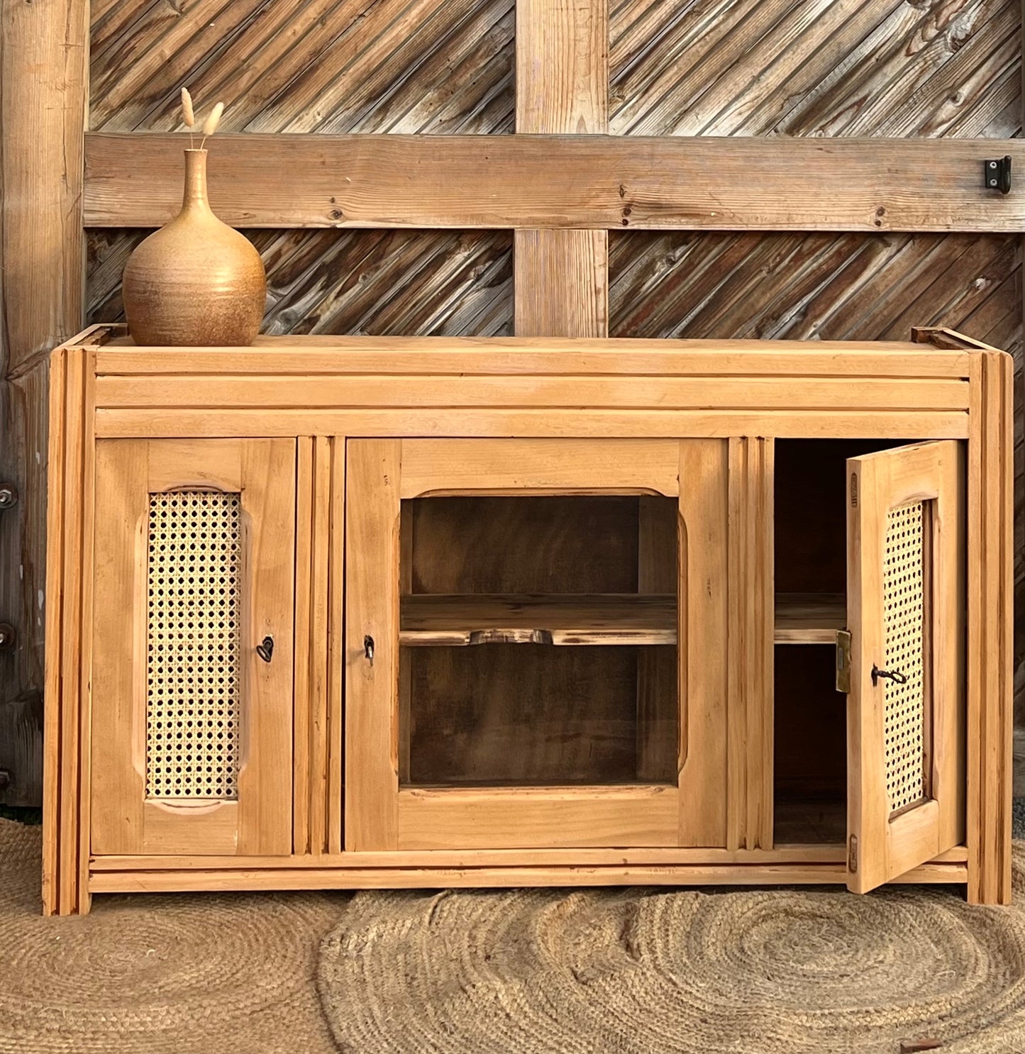 Meuble télé tv ancien en bois brut et cannage