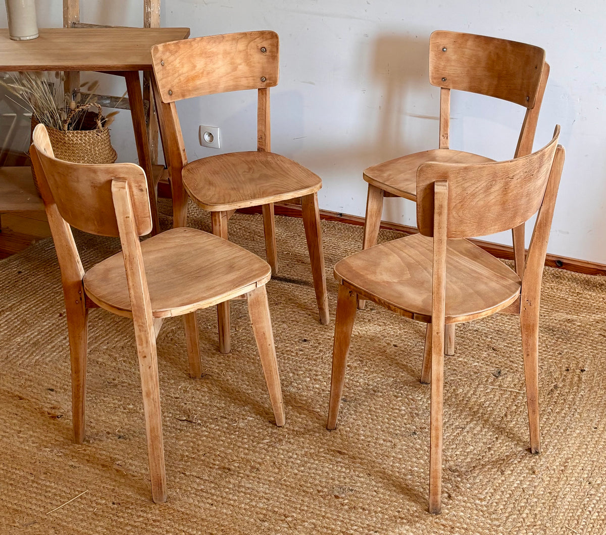 Réservé-  Lot de 4 chaises vintage ancienne en bois brut