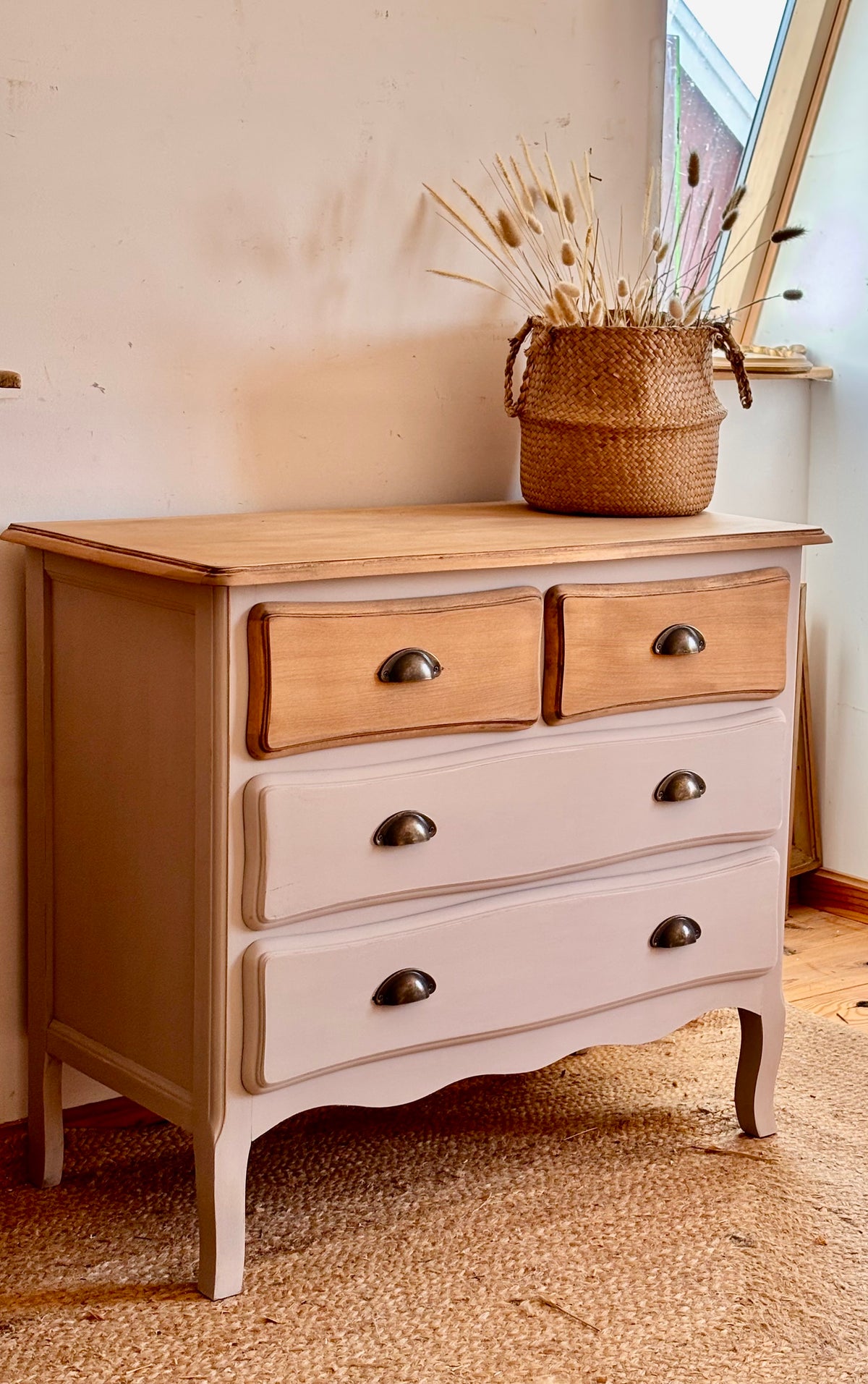 Commode ancienne en bois brut et patine lin