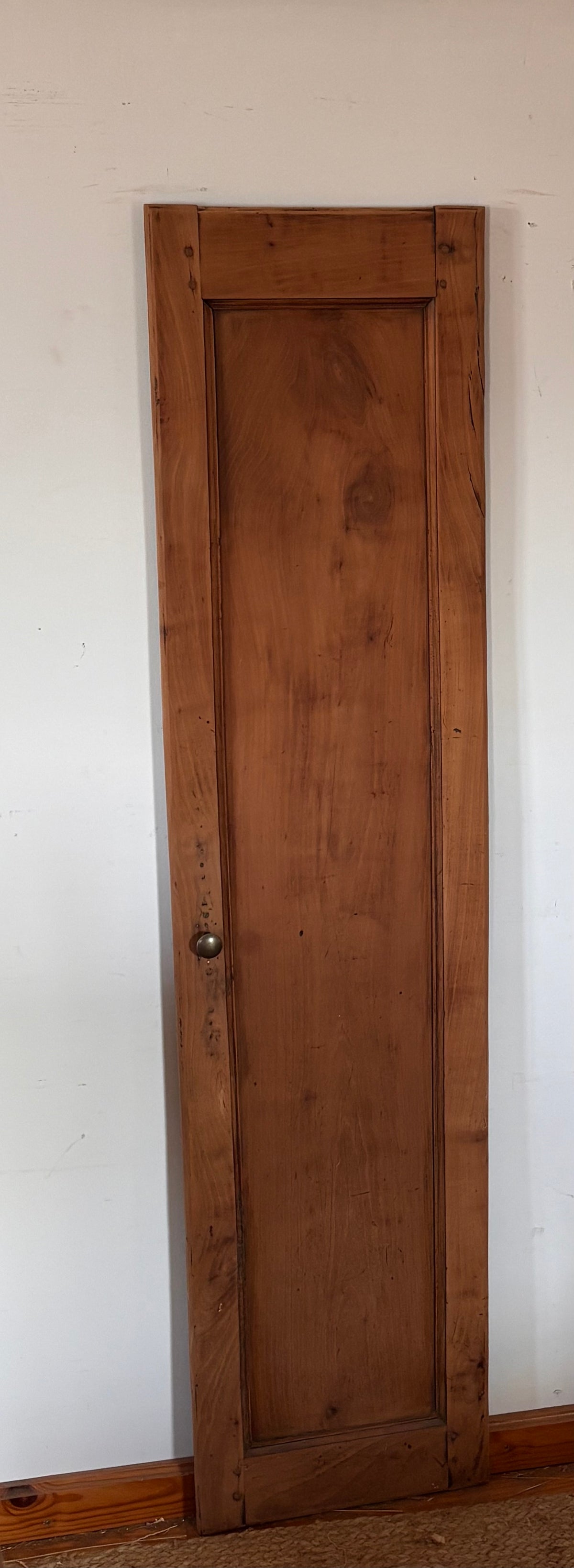 Porte ancienne en bois massif brut