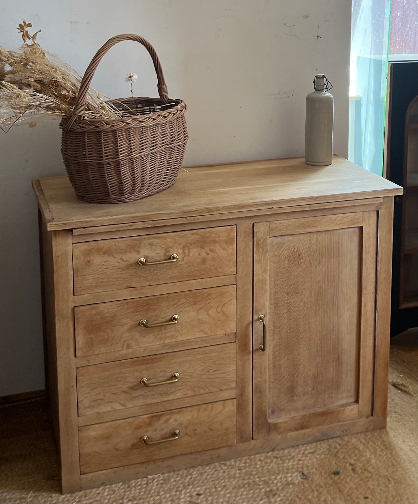Buffet vintage ancien en chêne brut : commode , meuble tv , vaisselier , buffet …