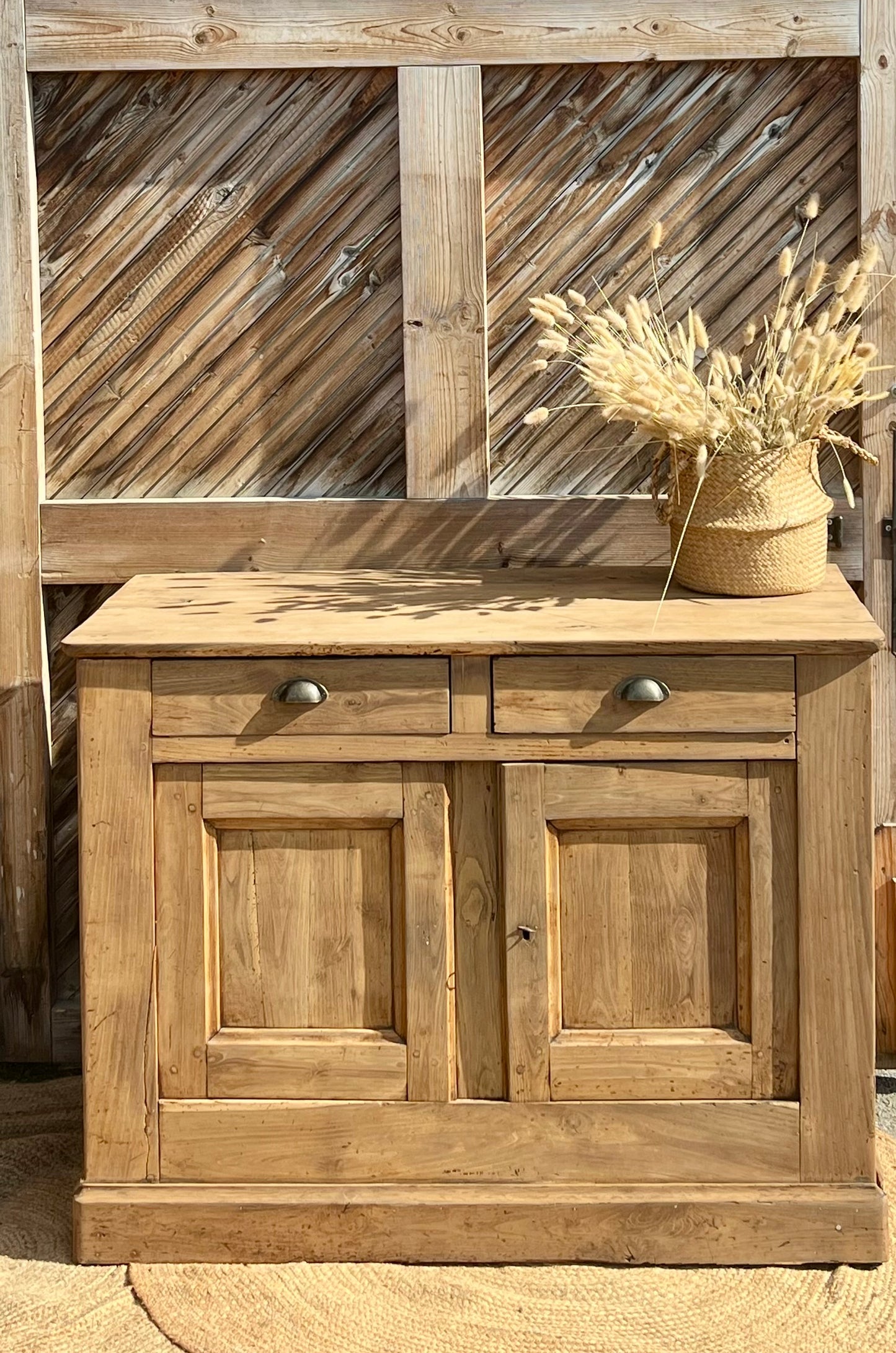 Buffet ancien en chêne massif brut