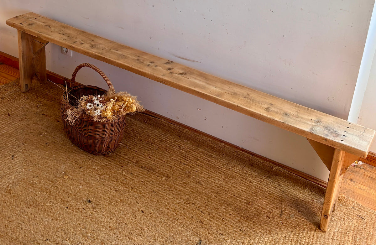 Banc de ferme ancien en bois massif brut