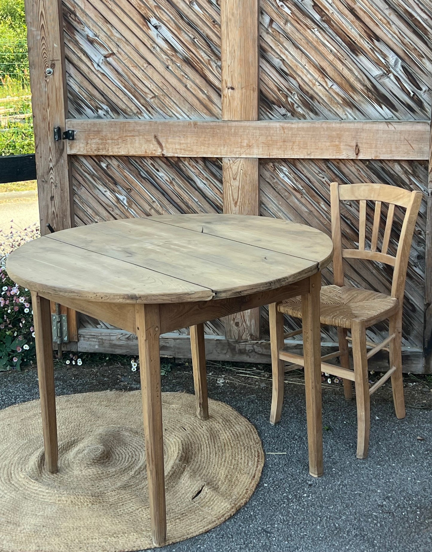 Table ronde ancienne en chêne massif brut