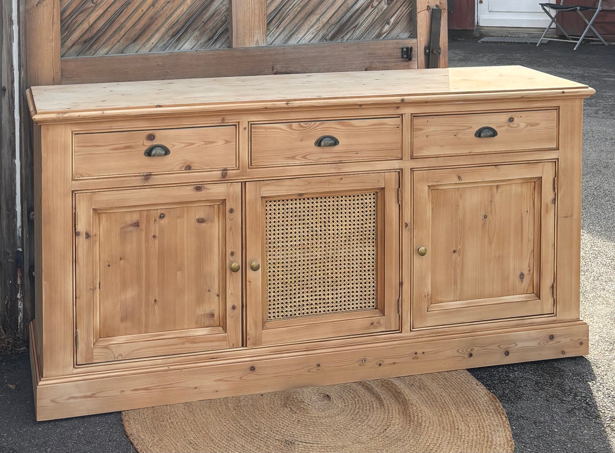 Buffet enfilade rénovée en bois massif brut et cannage
