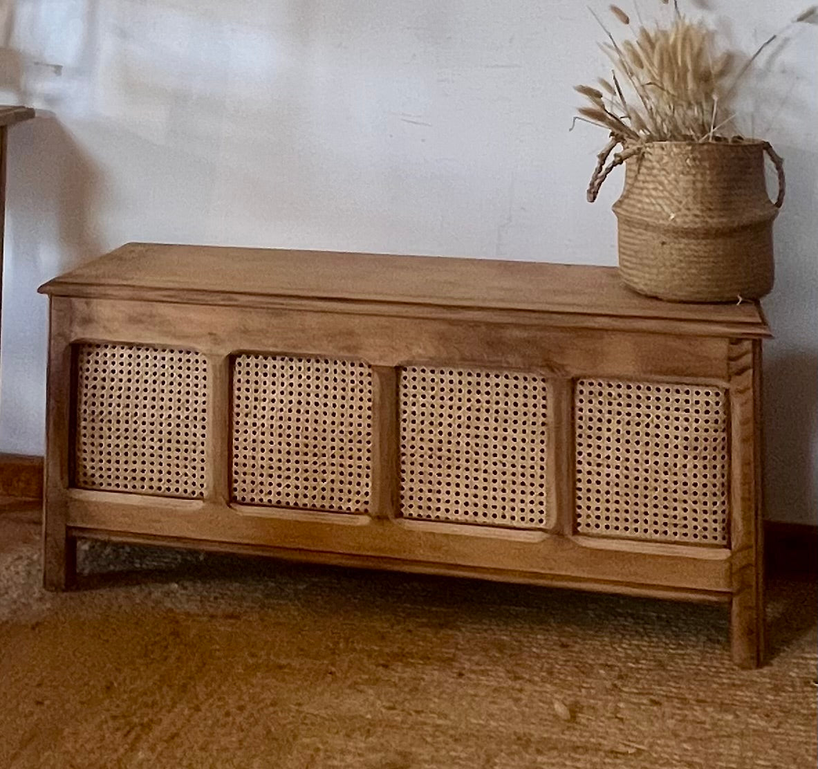 Banc coffre ancien en chêne massif brut et cannage