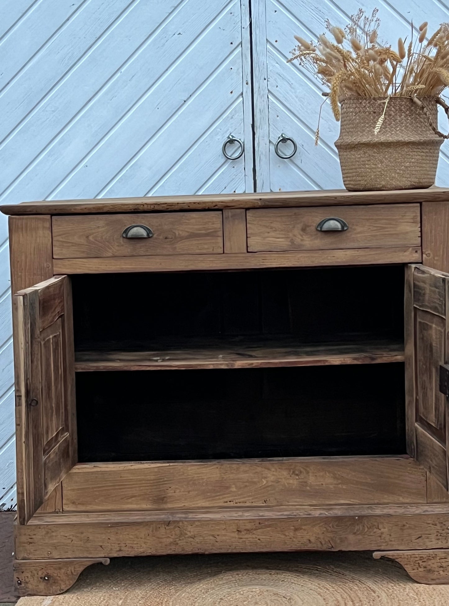 Buffet ancien en chêne massif brut