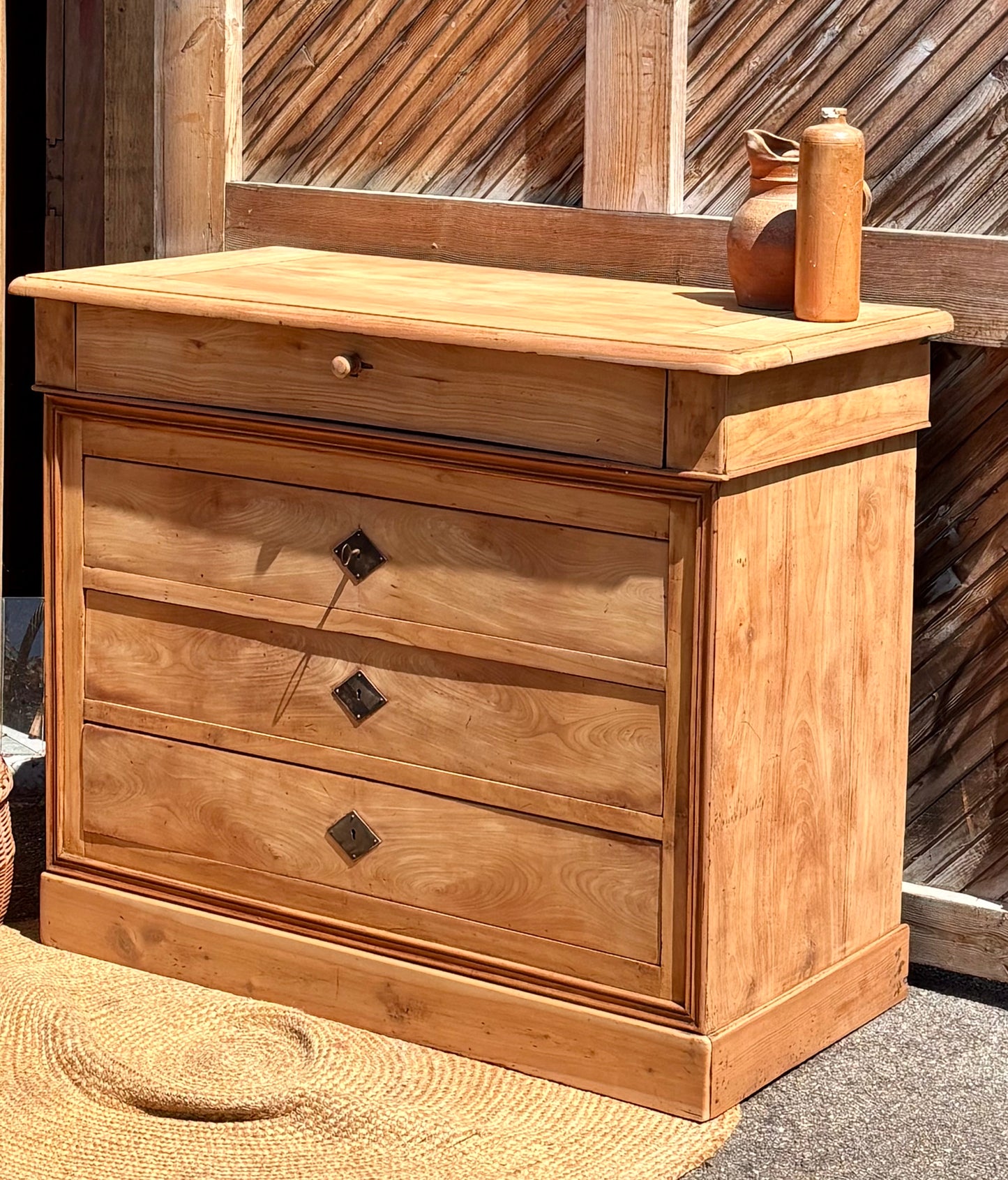 Commode ancienne en bois massif brut 4 tiroirs