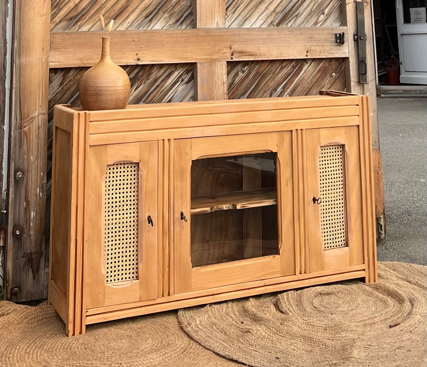 Meuble télé tv ancien en bois brut et cannage