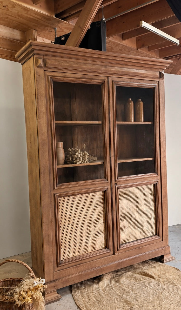 Armoire étroite ancienne en chêne massif brut : vaisselier - bibliothèque