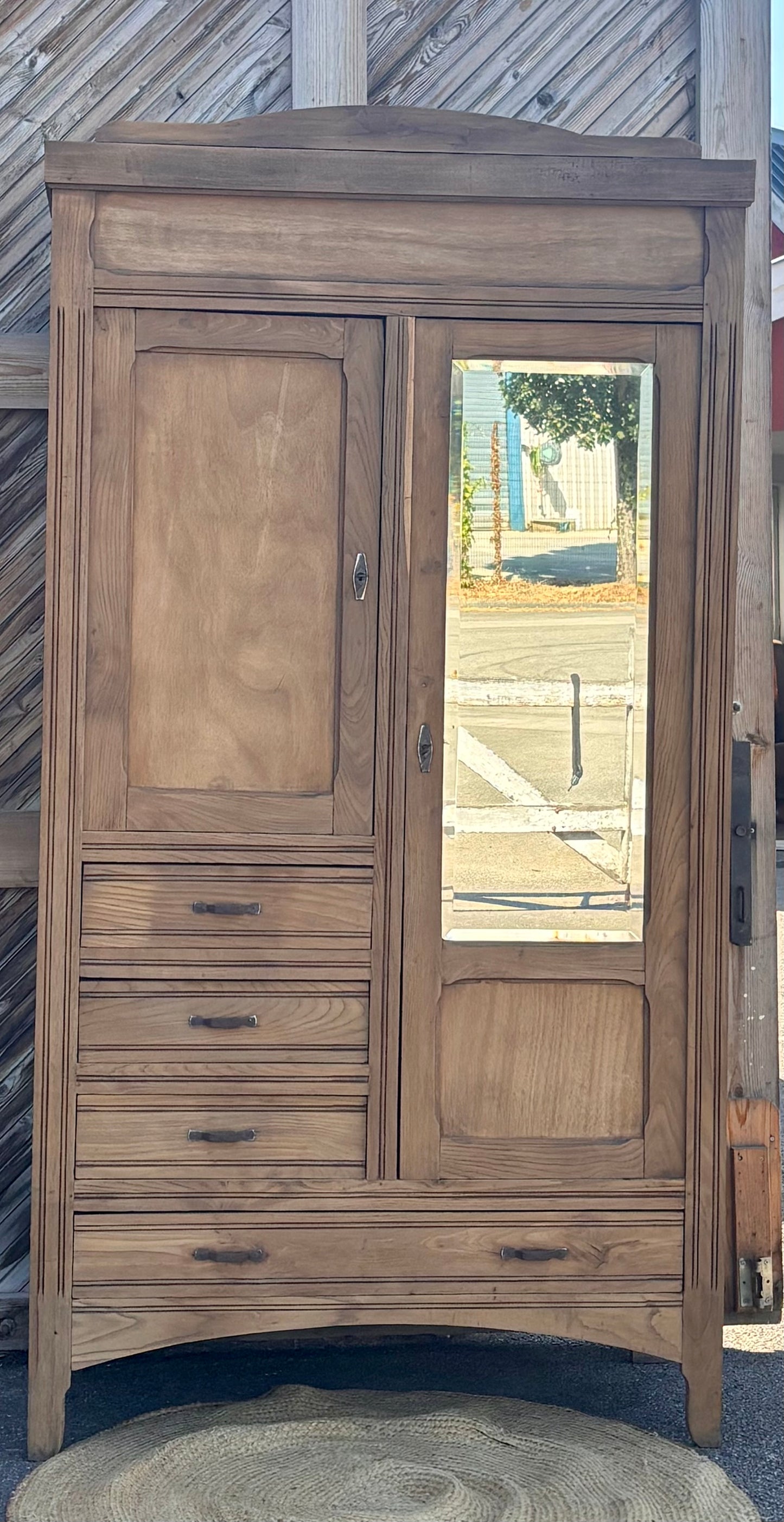 Grande armoire ancienne en chêne brut