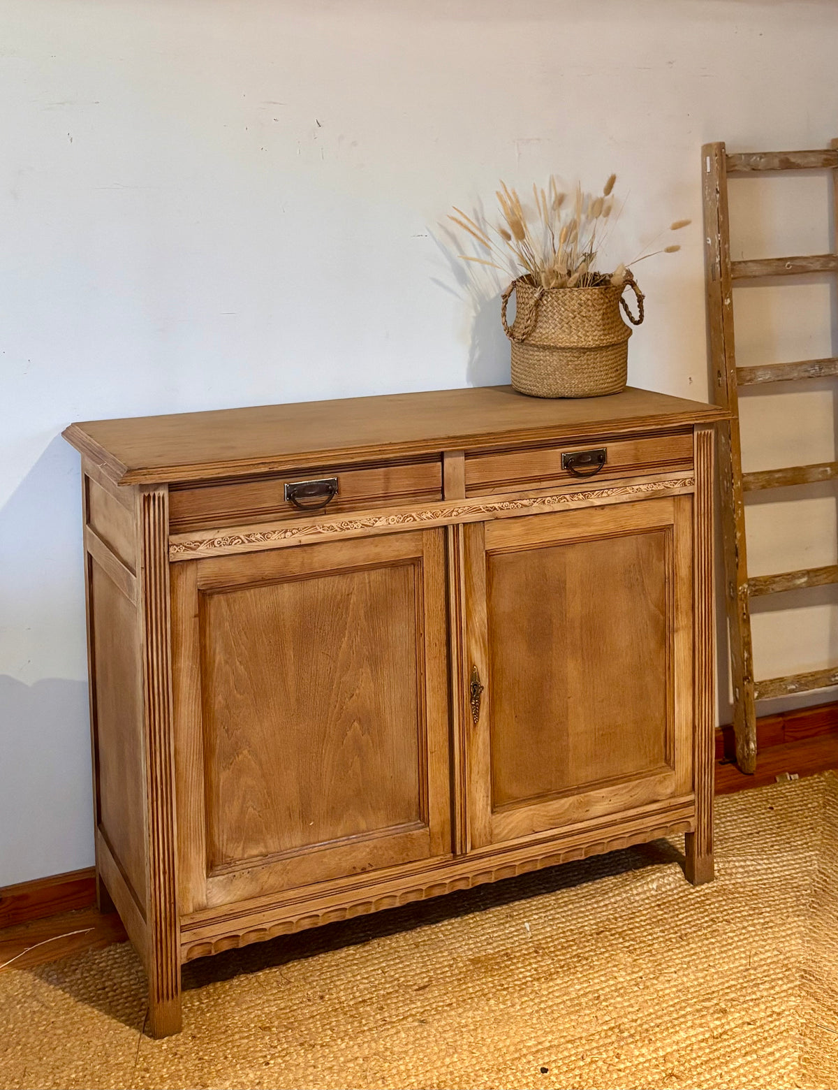 Buffet ancien en chêne brut 2 tiroirs