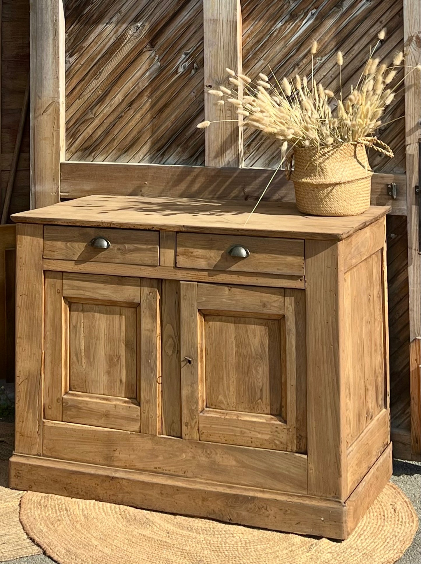 Buffet ancien en chêne massif brut