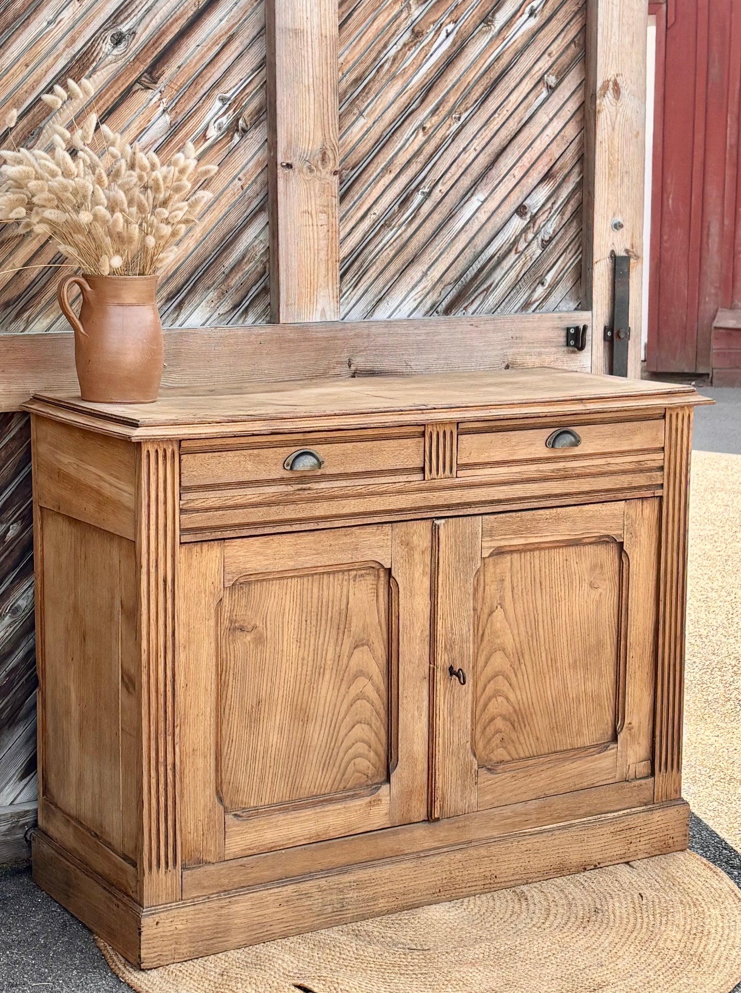 Buffet ancien en chêne massif brut - 2 tiroirs