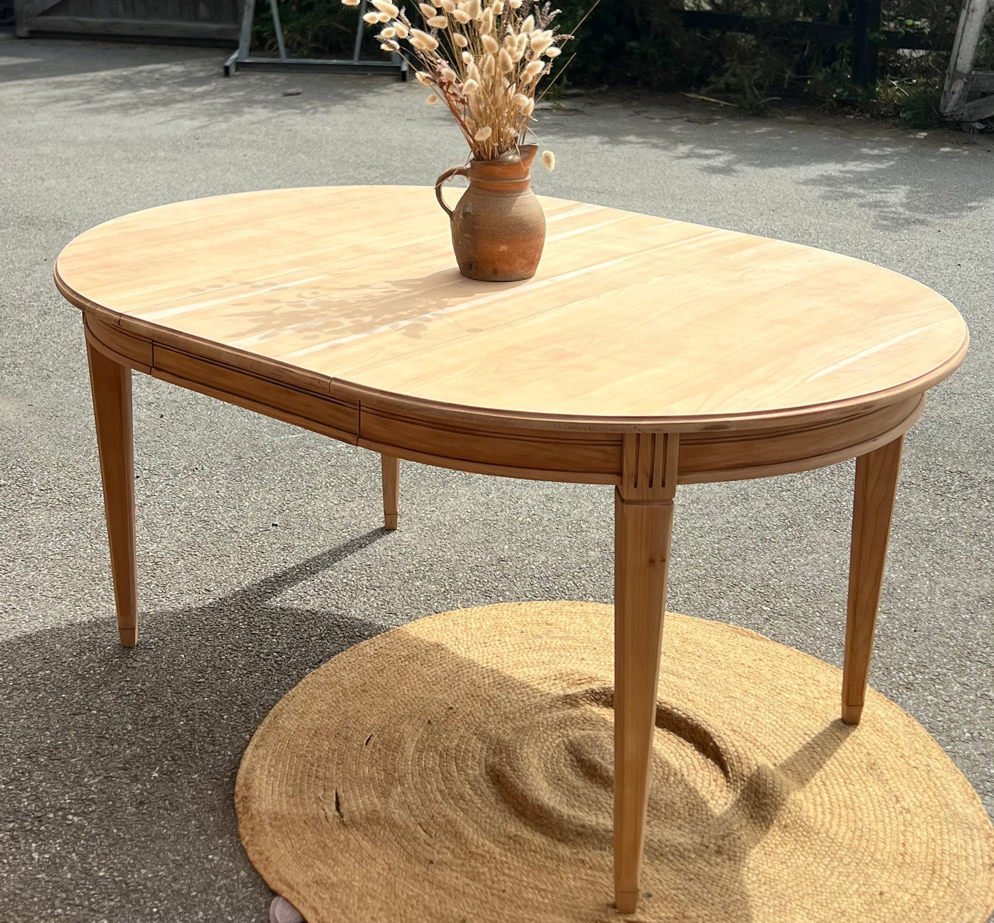 Grande table ronde 2 rallonges rénovée en bois massif brut