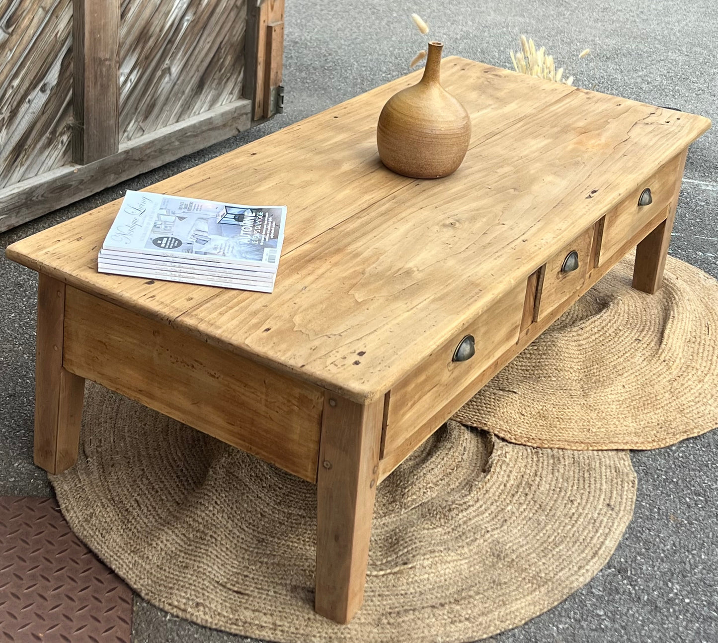 Grande table basse de ferme ancienne en bois massif brut 3 tiroirs