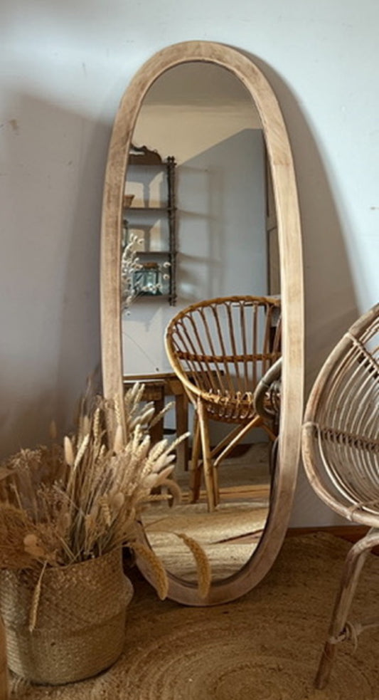 Miroir ovale rénové esprit campagne chic en bois massif brut