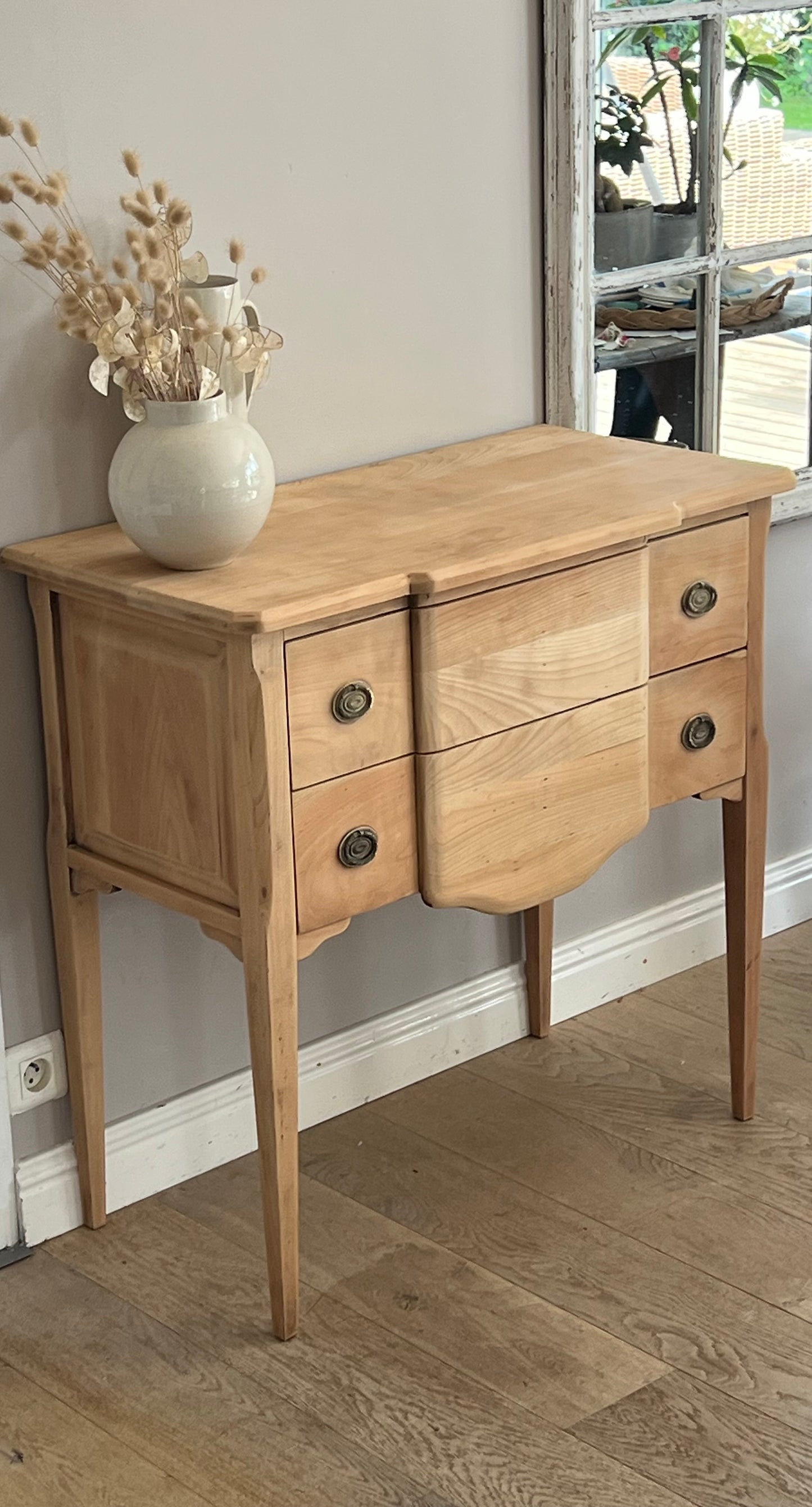 Petite commode ancienne / console en bois massif brut